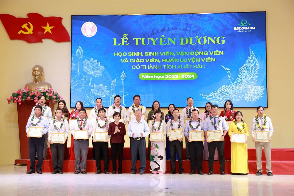 Imexpharm dành hơn 516 triệu đồng tuyên dương học sinh, sinh viên xuất sắc tỉnh Đồng Tháp 2024